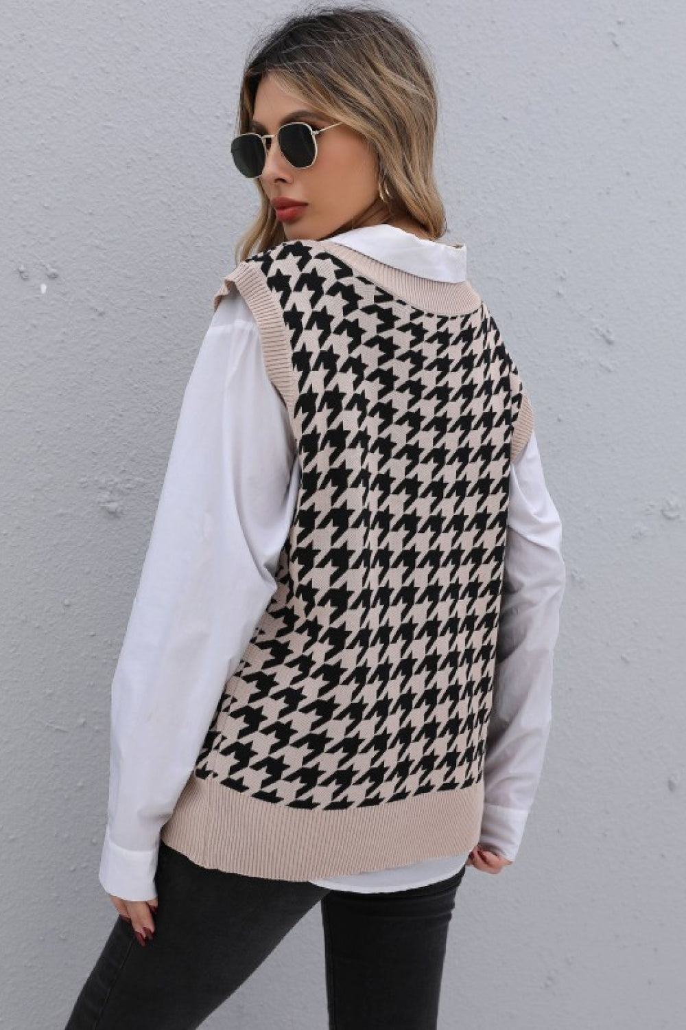 Houndstooth V-Neck Knit Vest - AllIn Computer