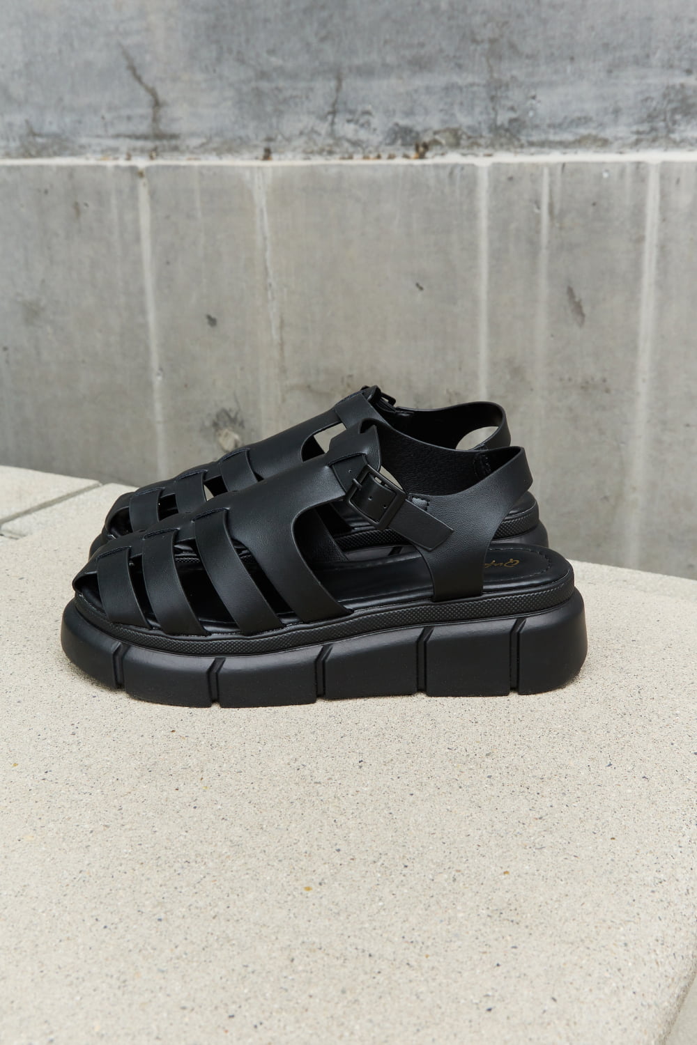 Qupid Platform Cage Strap Sandals in Black - AllIn Computer