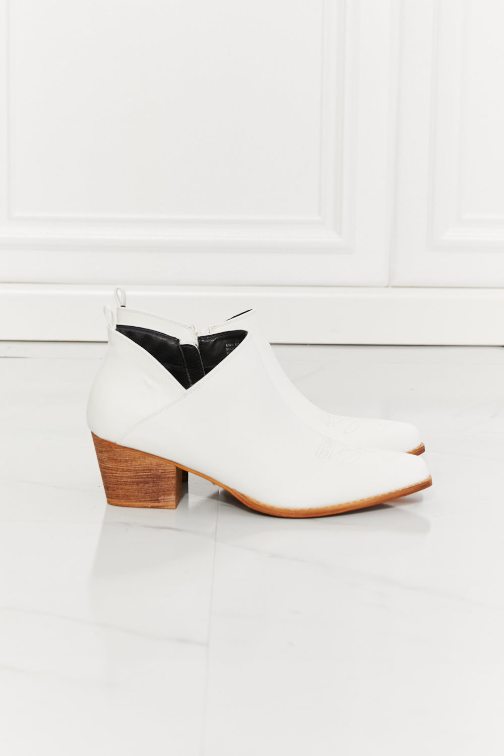 MMShoes Trust Yourself Embroidered Crossover Cowboy Booties in White - AllIn Computer