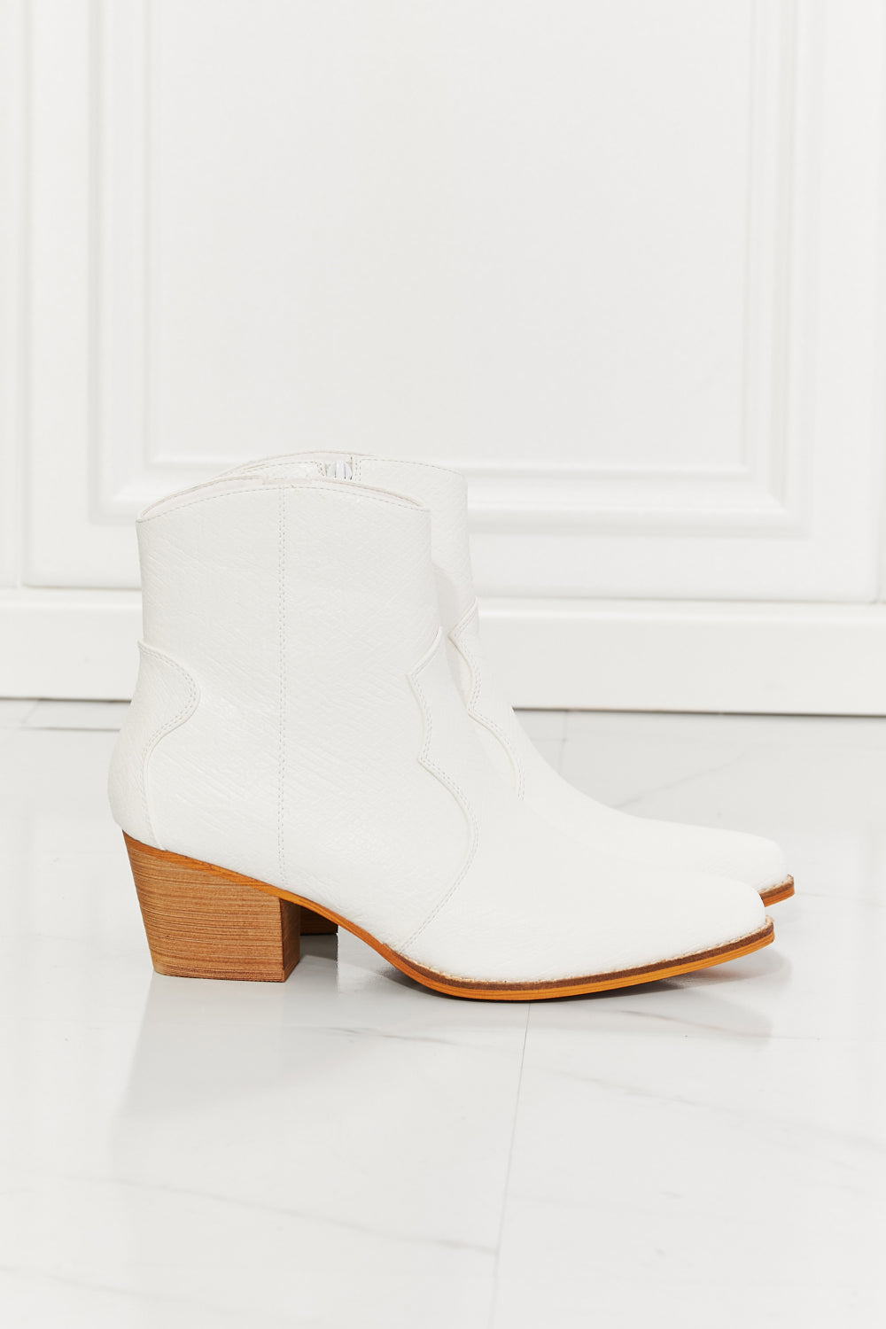 MMShoes Watertower Town Faux Leather Western Ankle Boots in White - AllIn Computer