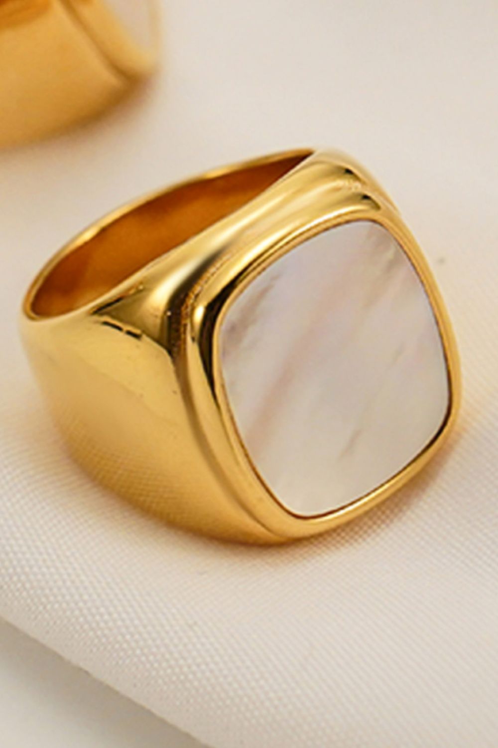 Stainless Steel 18K Gold-Plated Inlaid Shell Ring - AllIn Computer
