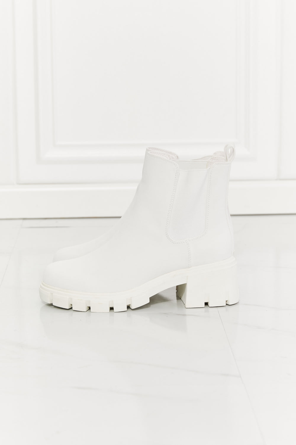 MMShoes Work For It Matte Lug Sole Chelsea Boots in White - AllIn Computer