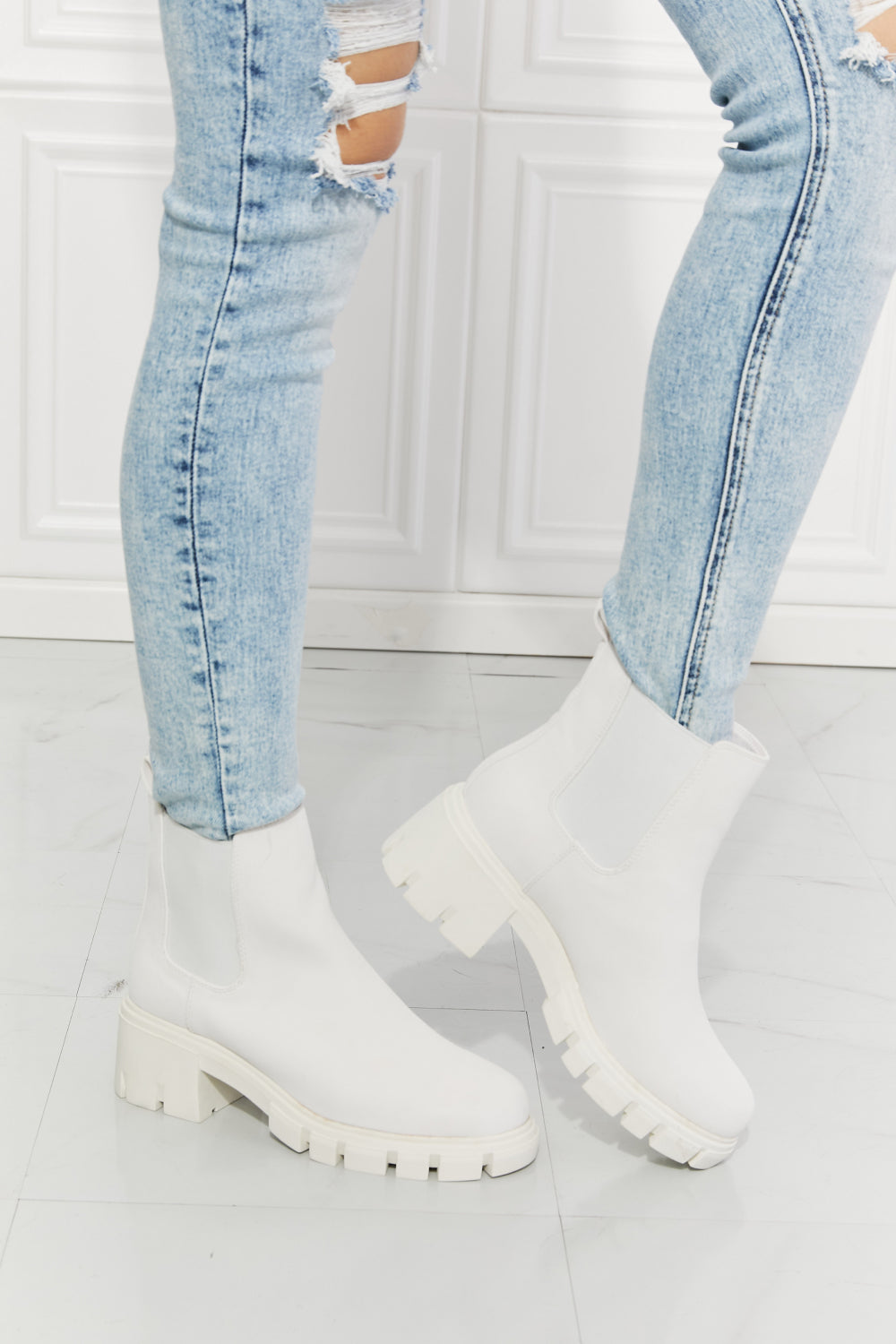 MMShoes Work For It Matte Lug Sole Chelsea Boots in White - AllIn Computer
