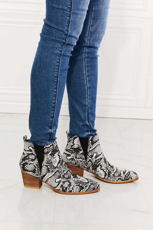 MMShoes Back At It Point Toe Booties in Snakeskin - AllIn Computer