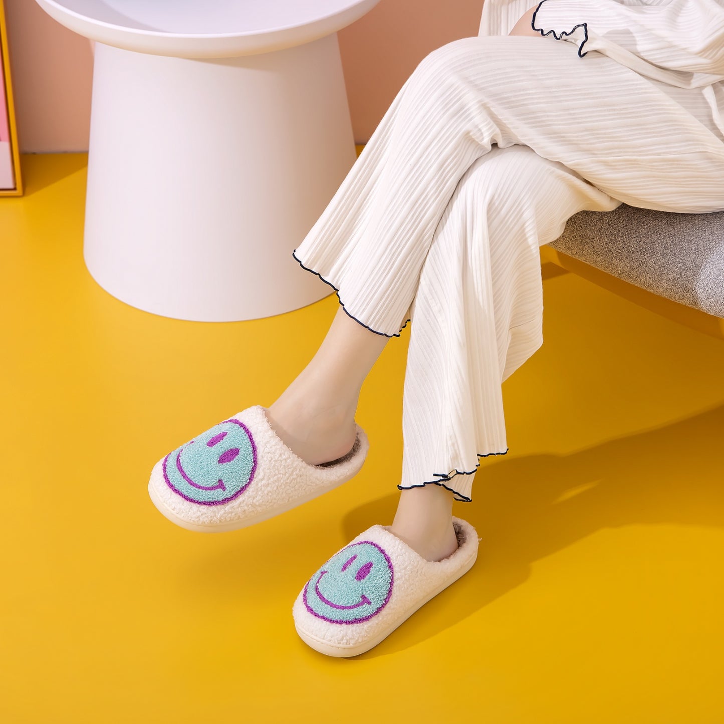 Melody Smiley Face Slippers - AllIn Computer