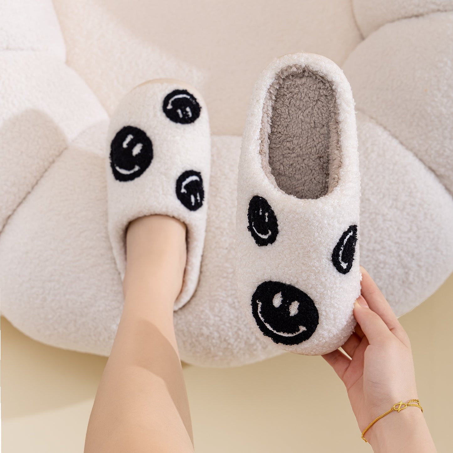 Melody Smiley Face Slippers - AllIn Computer