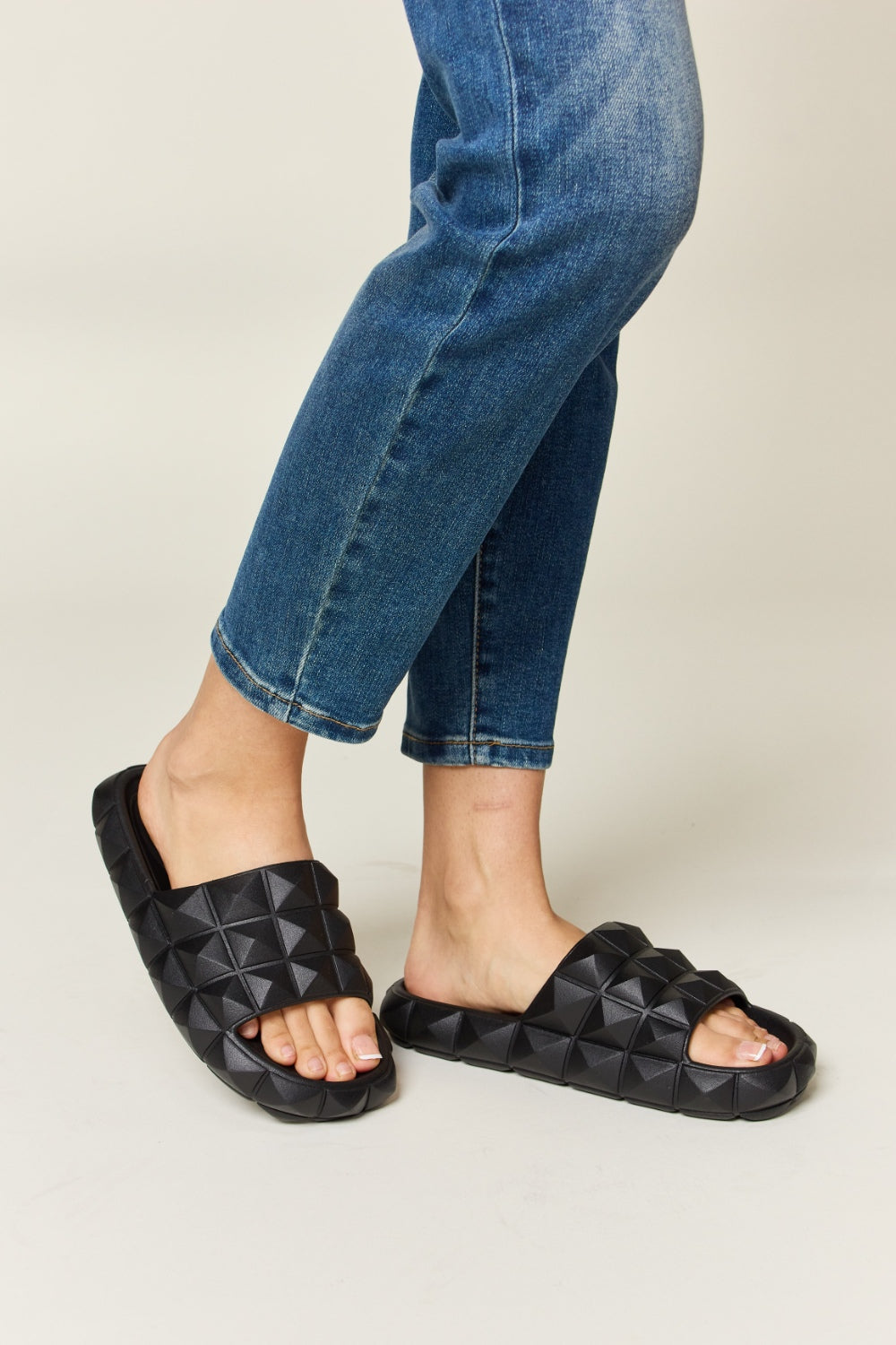 WILD DIVA Pyramid Stud Toe Band Foot bed Sandals - AllIn Computer