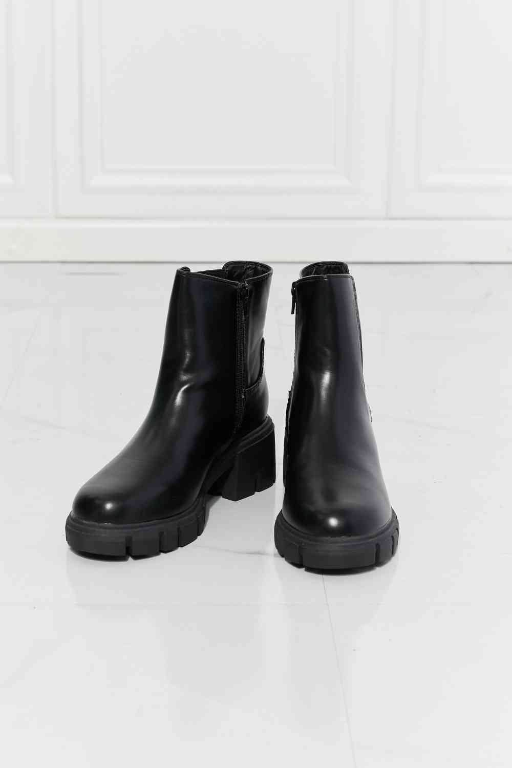 MMShoes What It Takes Lug Sole Chelsea Boots in Black - AllIn Computer