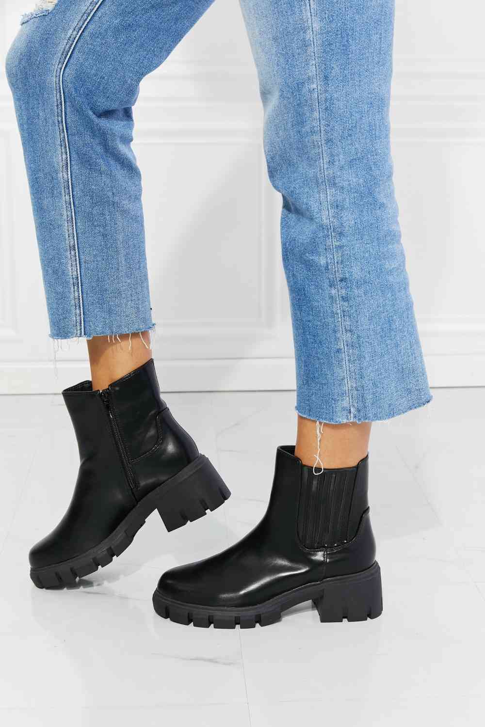 MMShoes What It Takes Lug Sole Chelsea Boots in Black - AllIn Computer