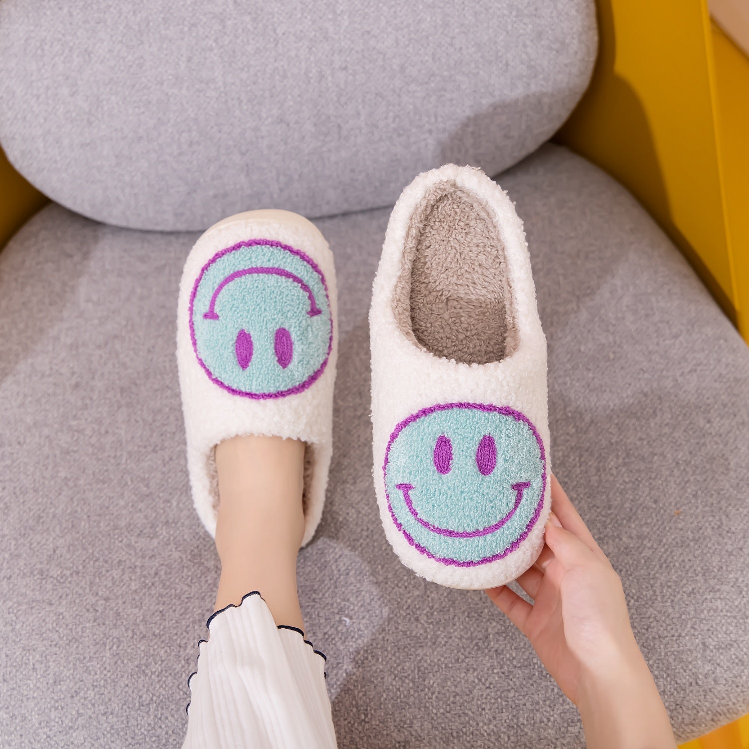 Melody Smiley Face Slippers - AllIn Computer