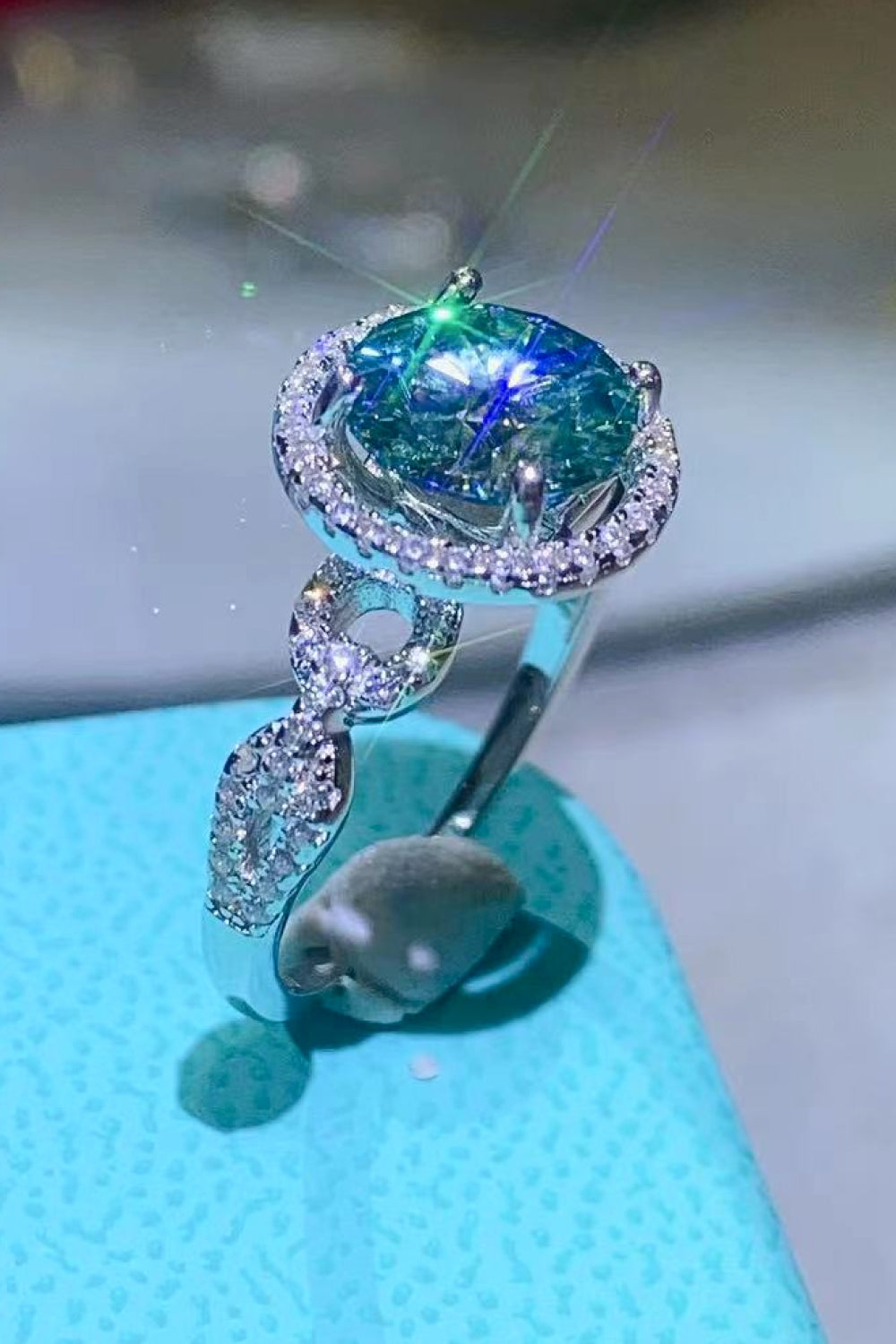 2 Carat Moissanite Emerald Green Ring - AllIn Computer