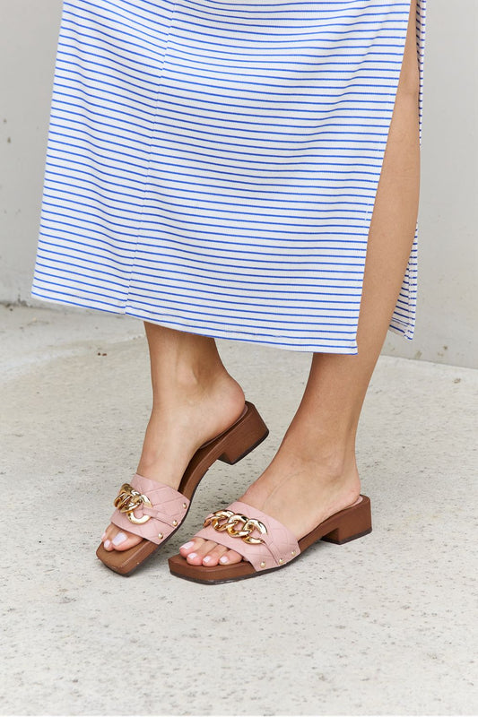 Forever Link Square Toe Chain Detail Clog Sandals in Blush - AllIn Computer