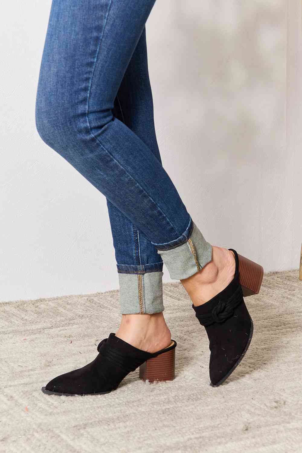 East Lion Corp Pointed-Toe Braided Trim Mules - AllIn Computer