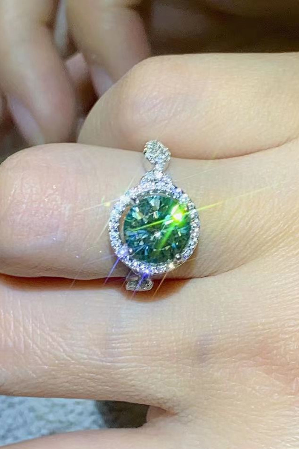 2 Carat Moissanite Emerald Green Ring - AllIn Computer