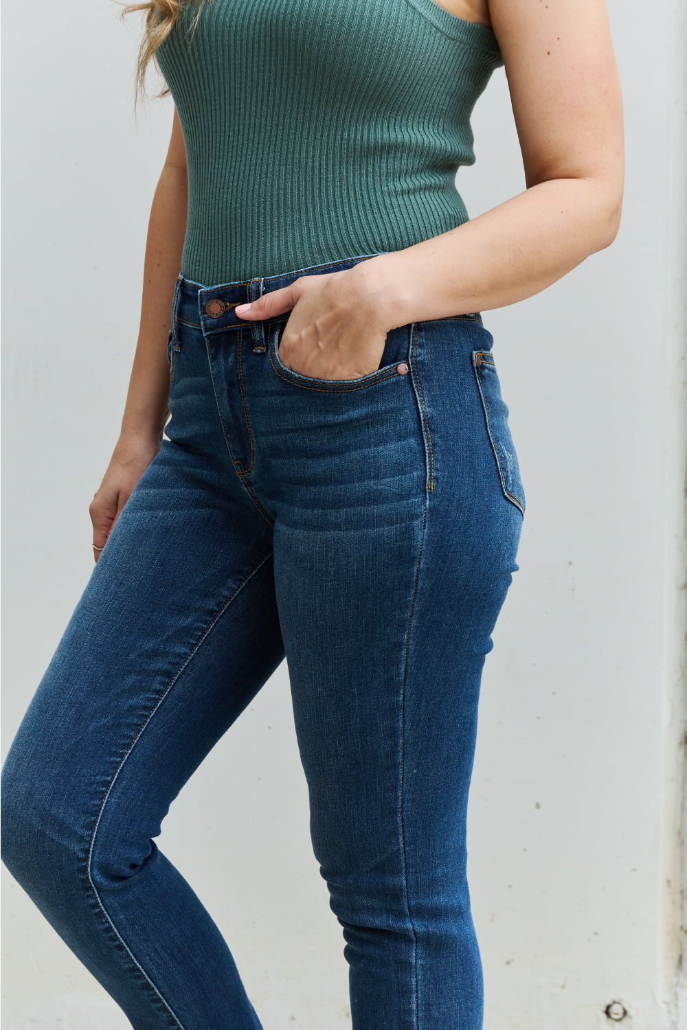 Judy Blue Aila Regular Full Size Mid Rise Cropped Relax Fit Jeans - AllIn Computer