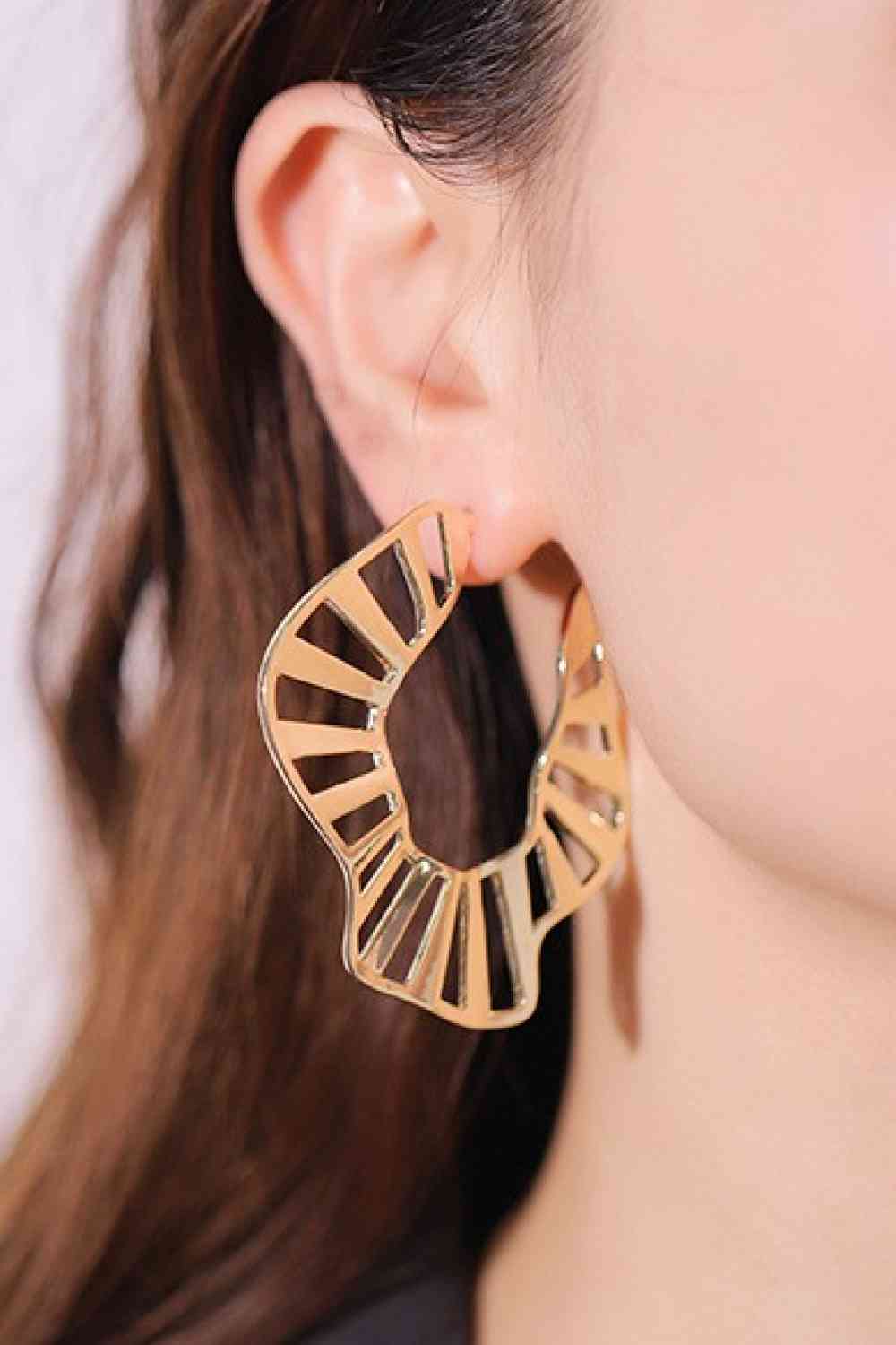 Cutout Zinc Alloy C-Hoop Earrings - AllIn Computer