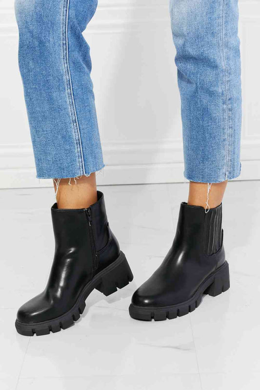 MMShoes What It Takes Lug Sole Chelsea Boots in Black - AllIn Computer