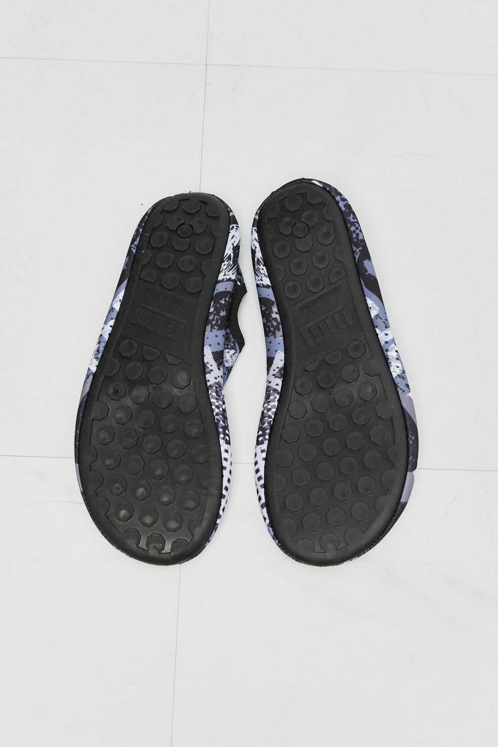 MMshoes On The Shore Water Shoes in Black Pattern - AllIn Computer