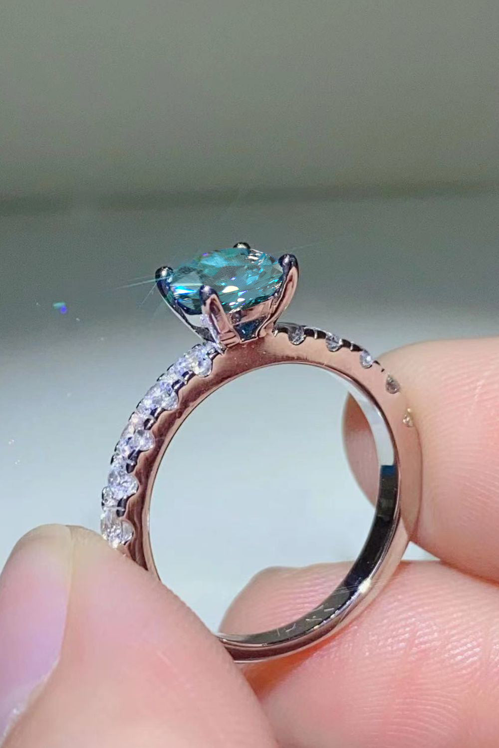 Future Style 1 Carat Moissanite Side Stone Ring - AllIn Computer