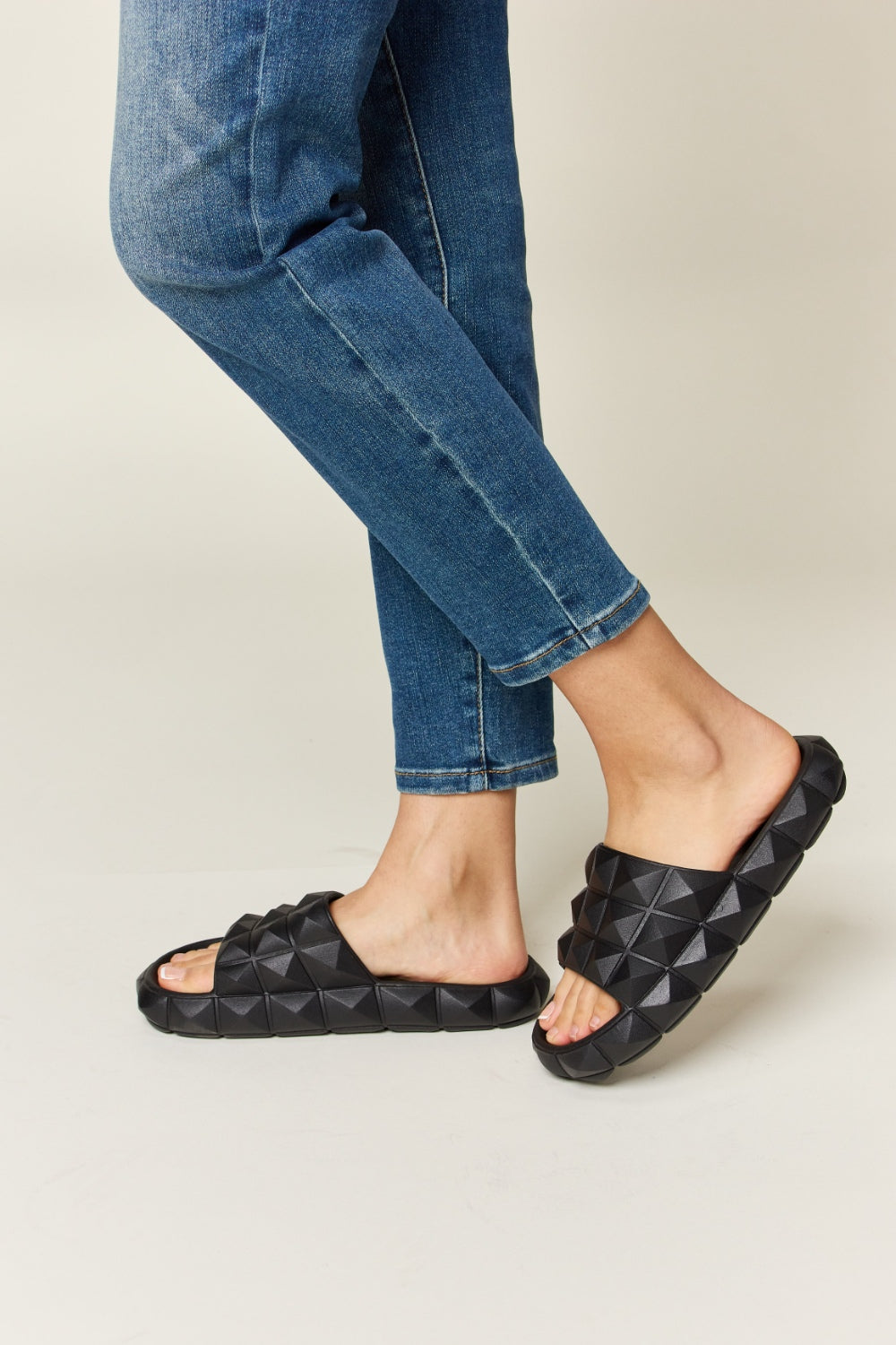 WILD DIVA Pyramid Stud Toe Band Foot bed Sandals - AllIn Computer