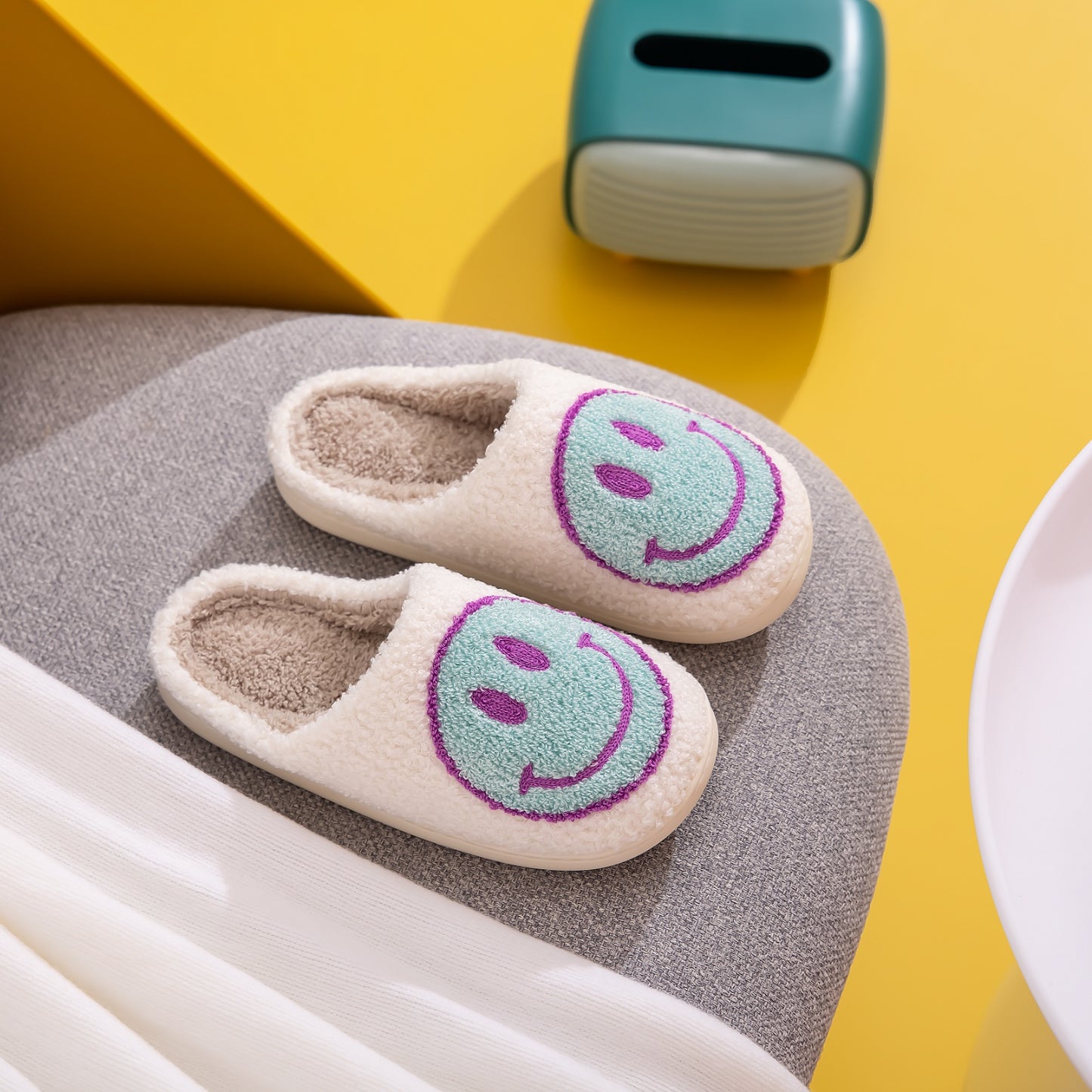 Melody Smiley Face Slippers - AllIn Computer