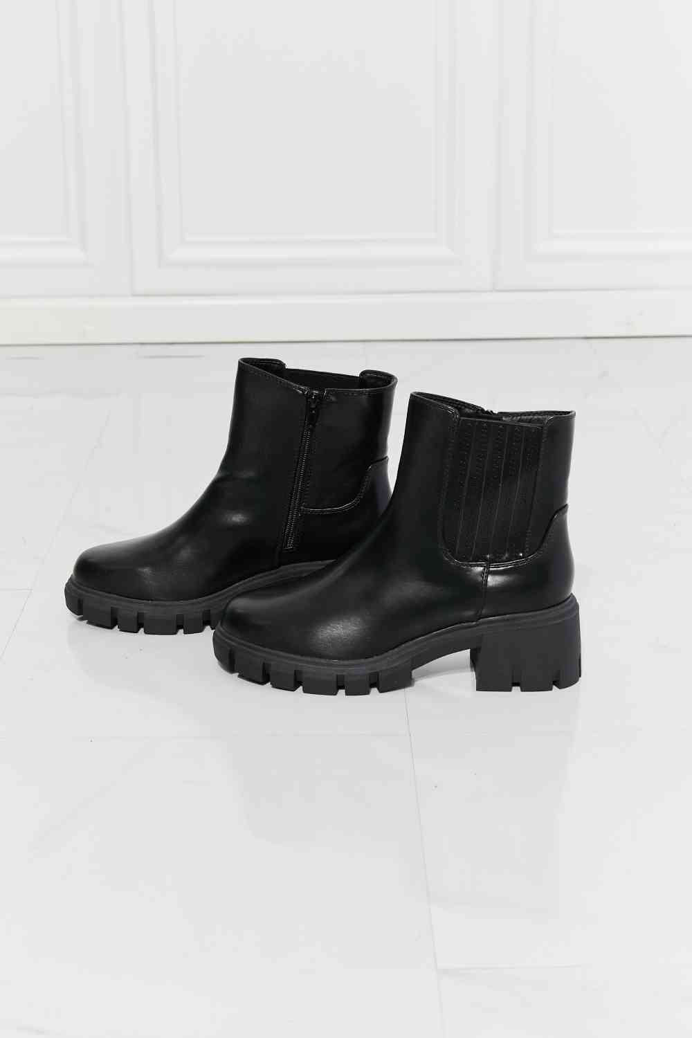 MMShoes What It Takes Lug Sole Chelsea Boots in Black - AllIn Computer