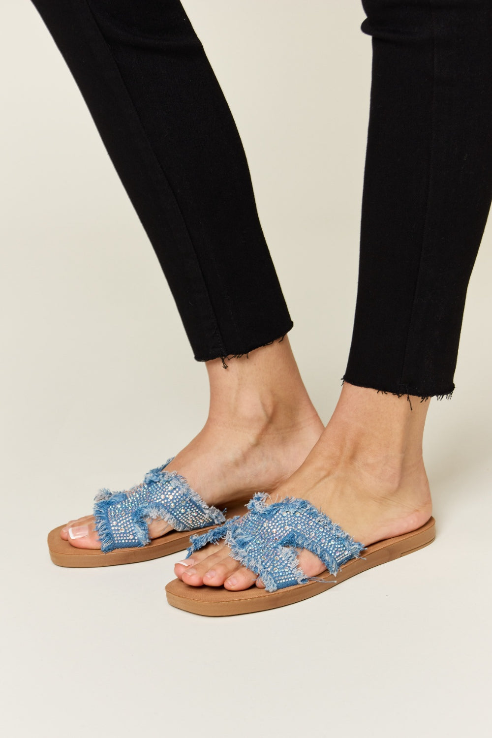 Forever Link Raw Trim Denim H-Band Flat Sandals - AllIn Computer