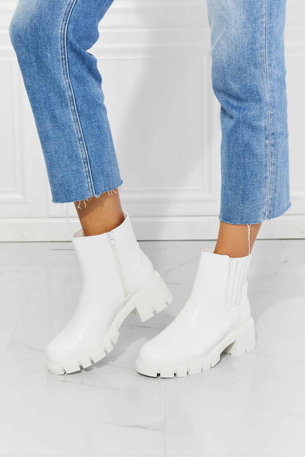 MMShoes What It Takes Lug Sole Chelsea Boots in White - AllIn Computer