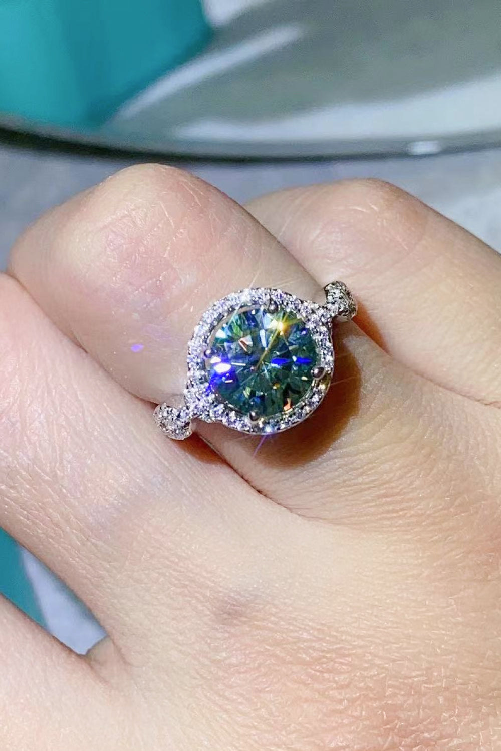 2 Carat Moissanite Emerald Green Ring - AllIn Computer