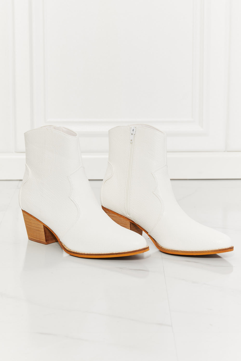 MMShoes Watertower Town Faux Leather Western Ankle Boots in White - AllIn Computer