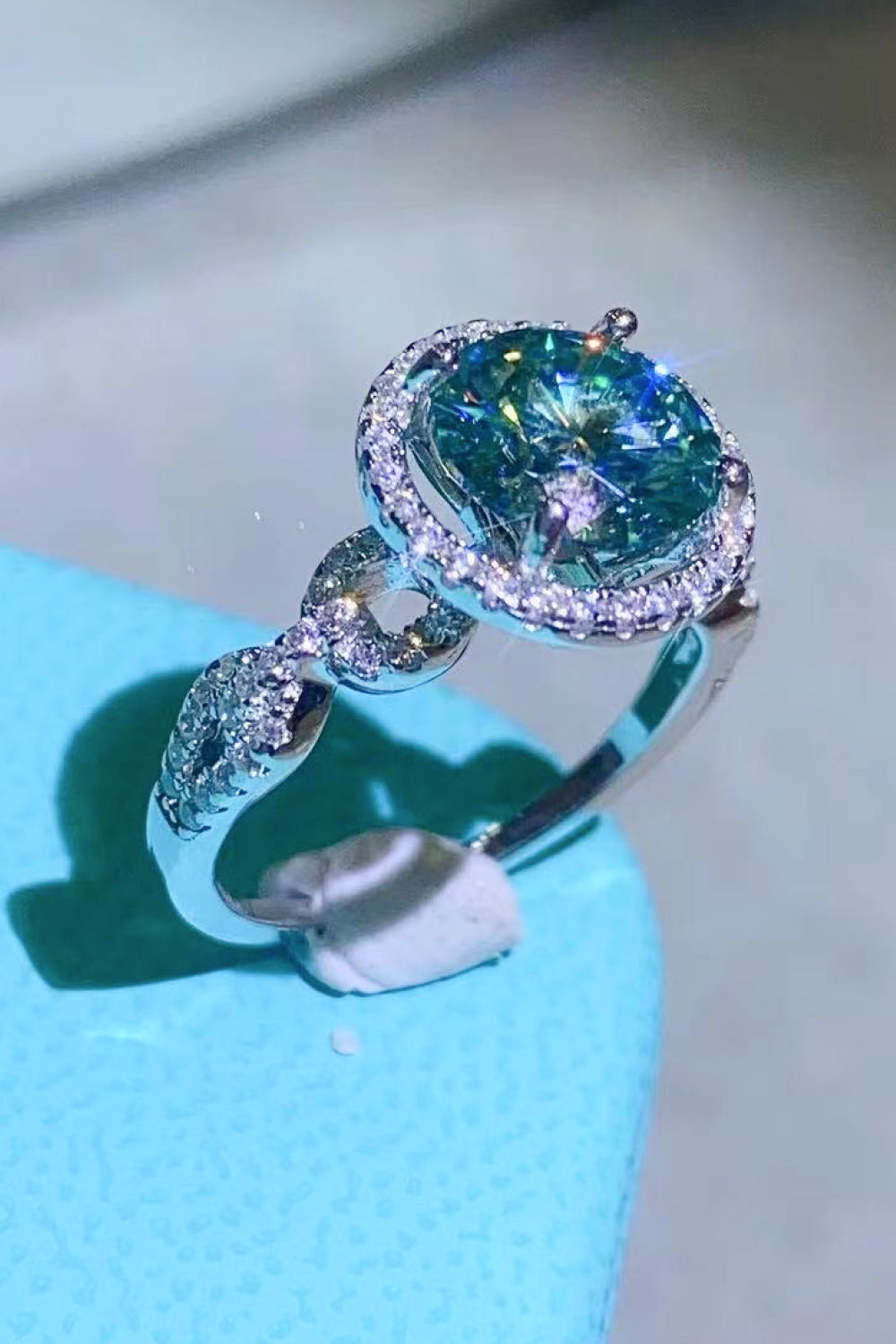 2 Carat Moissanite Emerald Green Ring - AllIn Computer