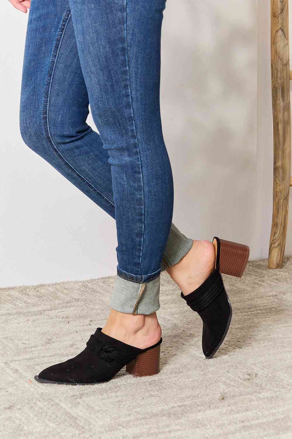 East Lion Corp Pointed-Toe Braided Trim Mules - AllIn Computer