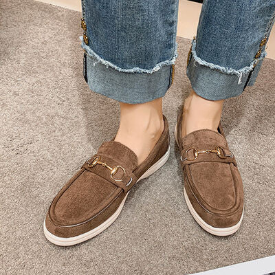 Metal Buckle Flat Sneakers - AllIn Computer