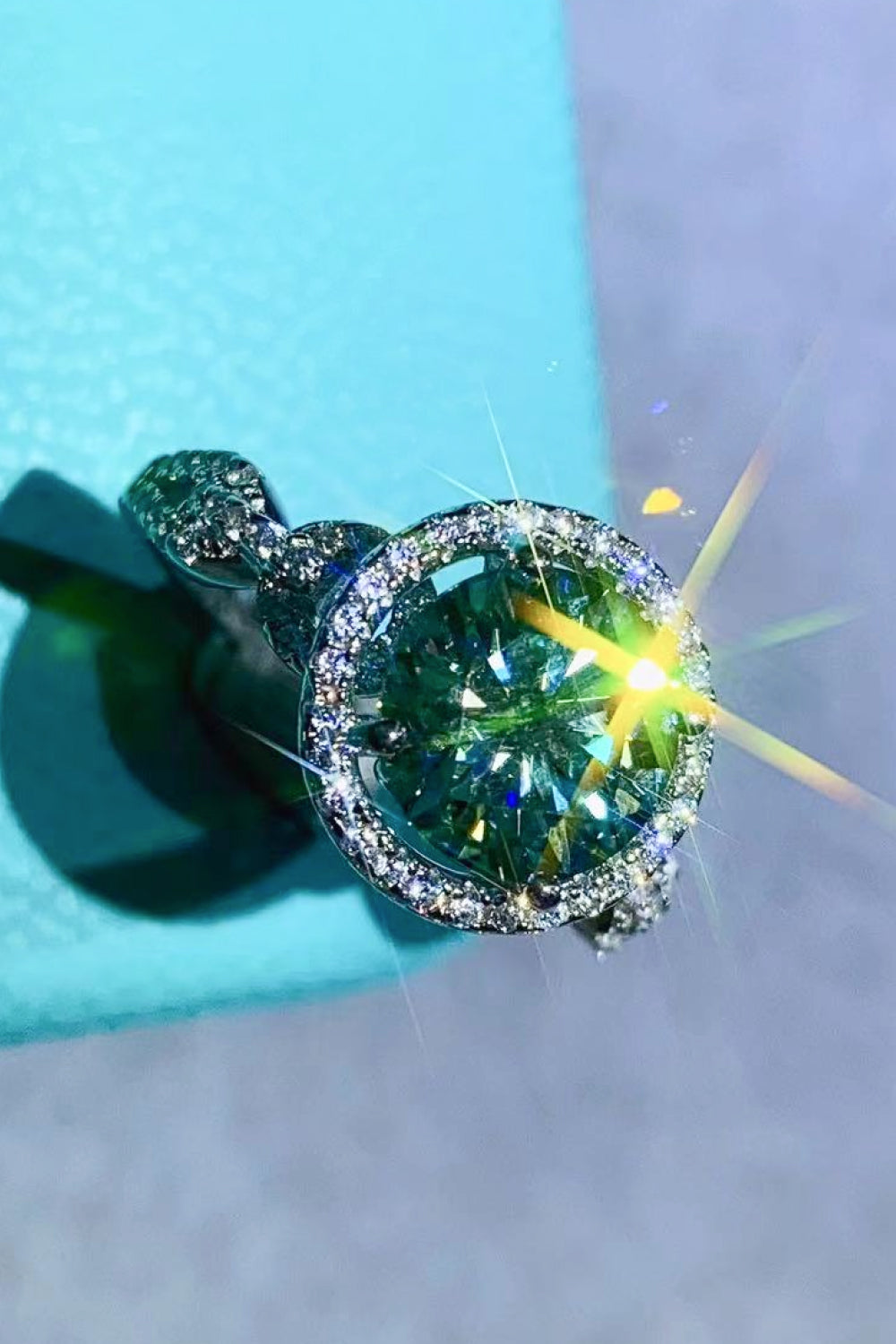 2 Carat Moissanite Emerald Green Ring - AllIn Computer