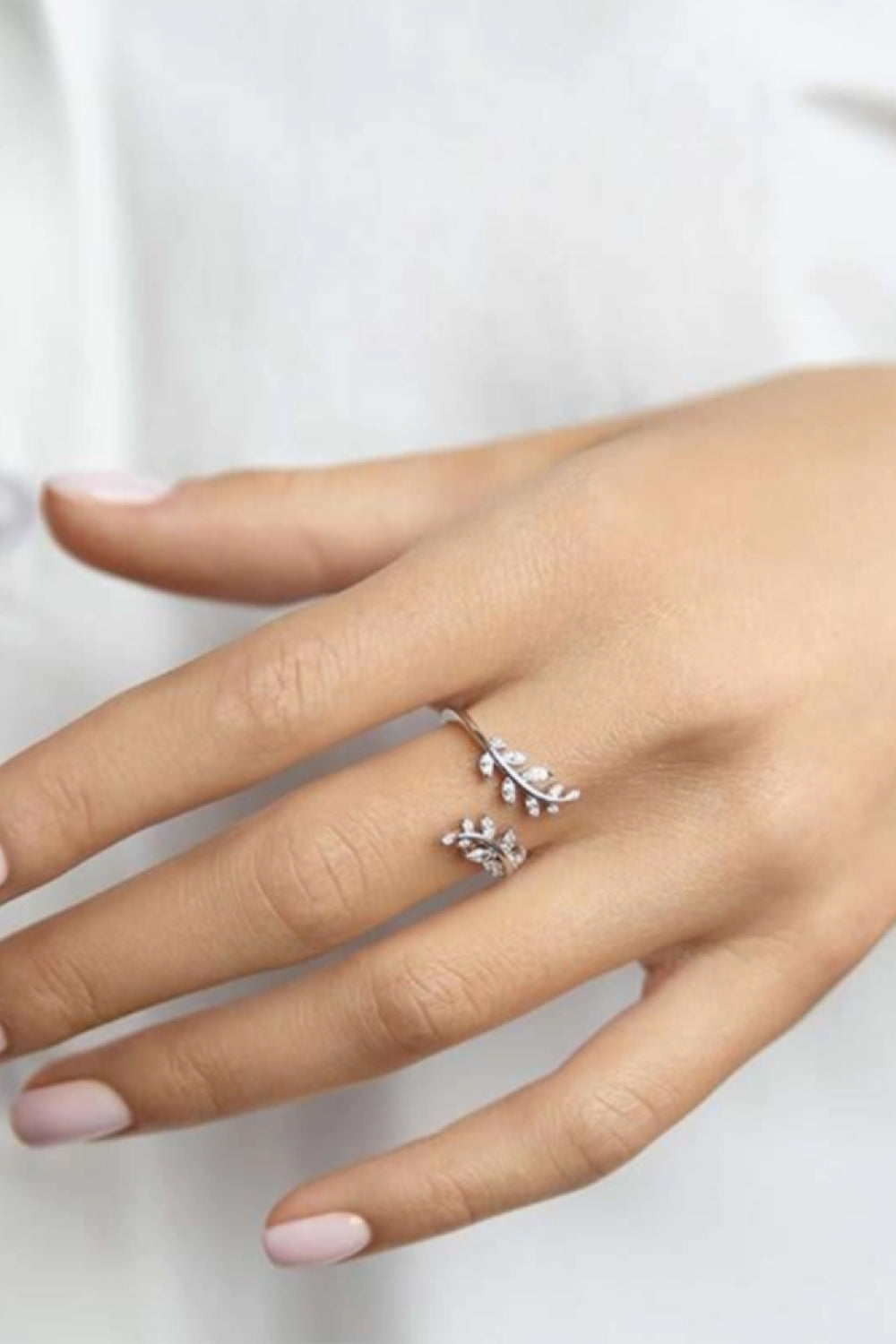 Inlaid Zircon Leaf-Shaped Open Ring - AllIn Computer