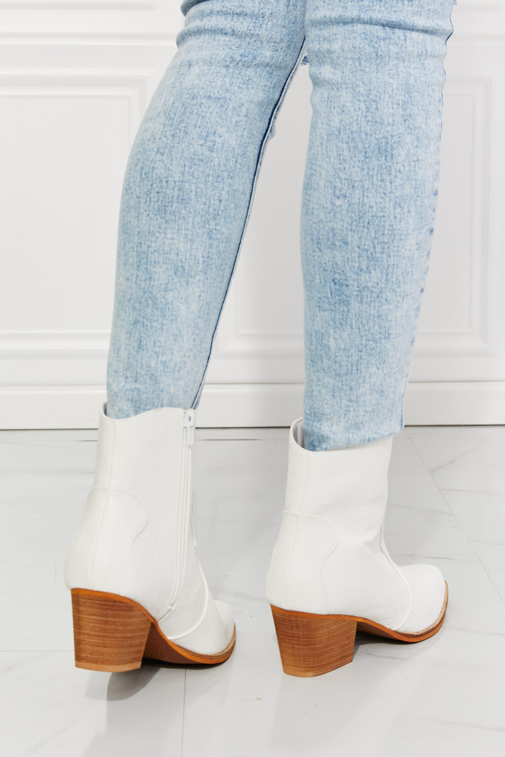MMShoes Watertower Town Faux Leather Western Ankle Boots in White - AllIn Computer