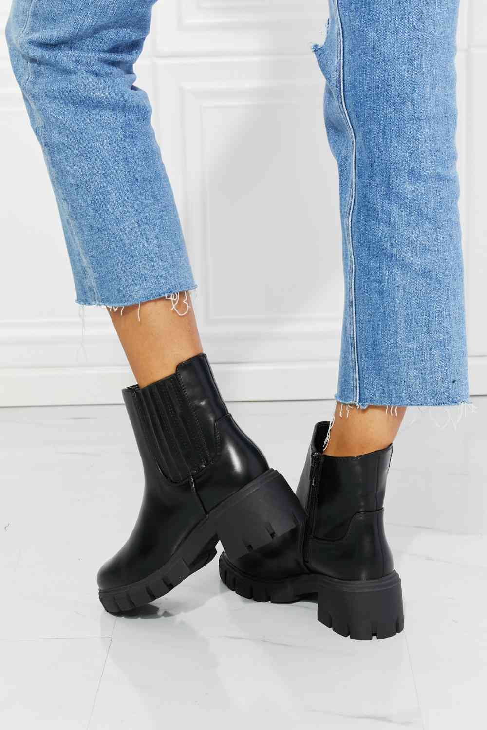 MMShoes What It Takes Lug Sole Chelsea Boots in Black - AllIn Computer