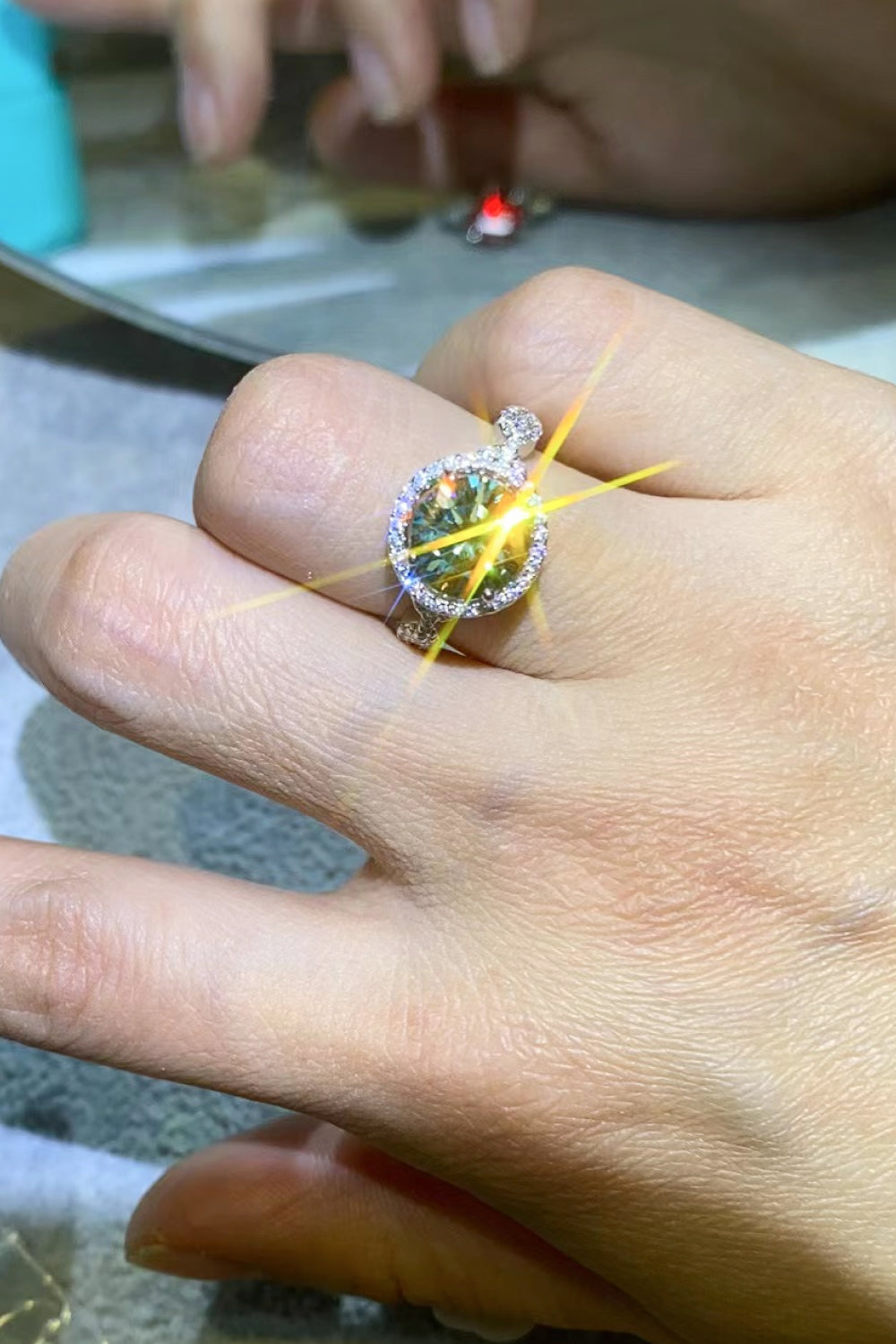 2 Carat Moissanite Emerald Green Ring - AllIn Computer