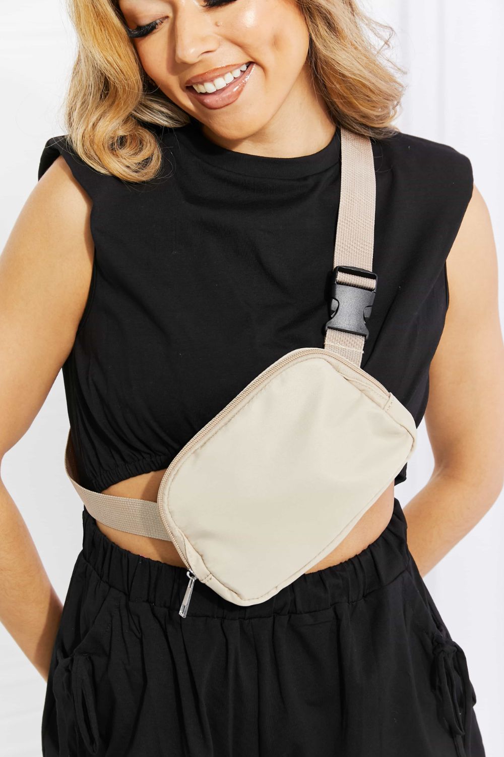 Buckle Zip Closure Fanny Pack - AllIn Computer